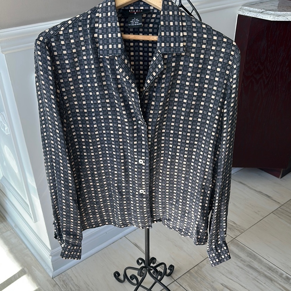 Chic grey and gold geometric patterned silk Blouse